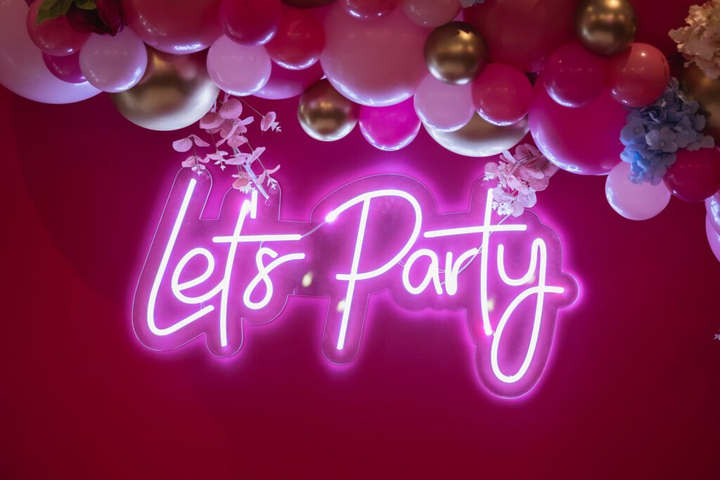 Purple decoration for a child birthday party